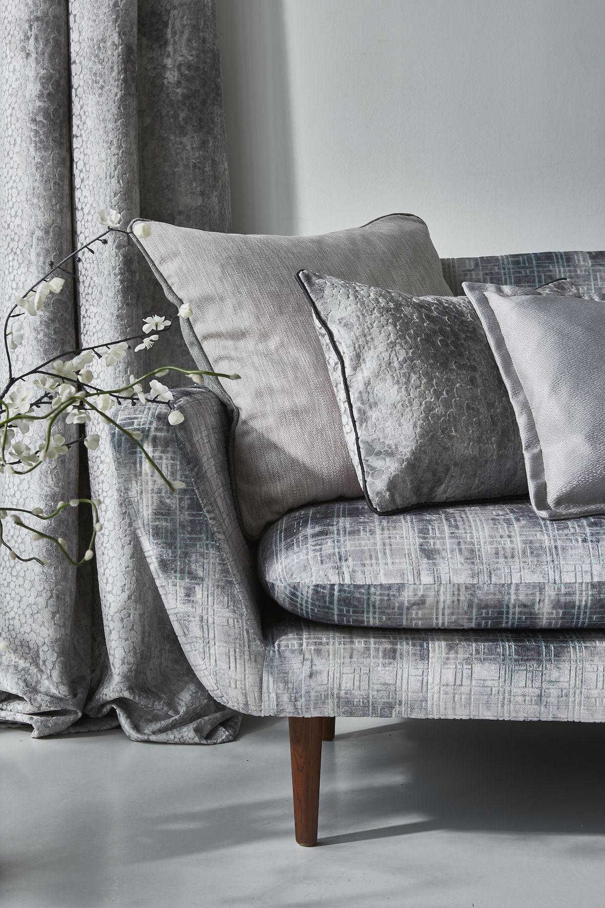 Maximizing Small Spaces: Smart Interior Design Hacks for Compact Living